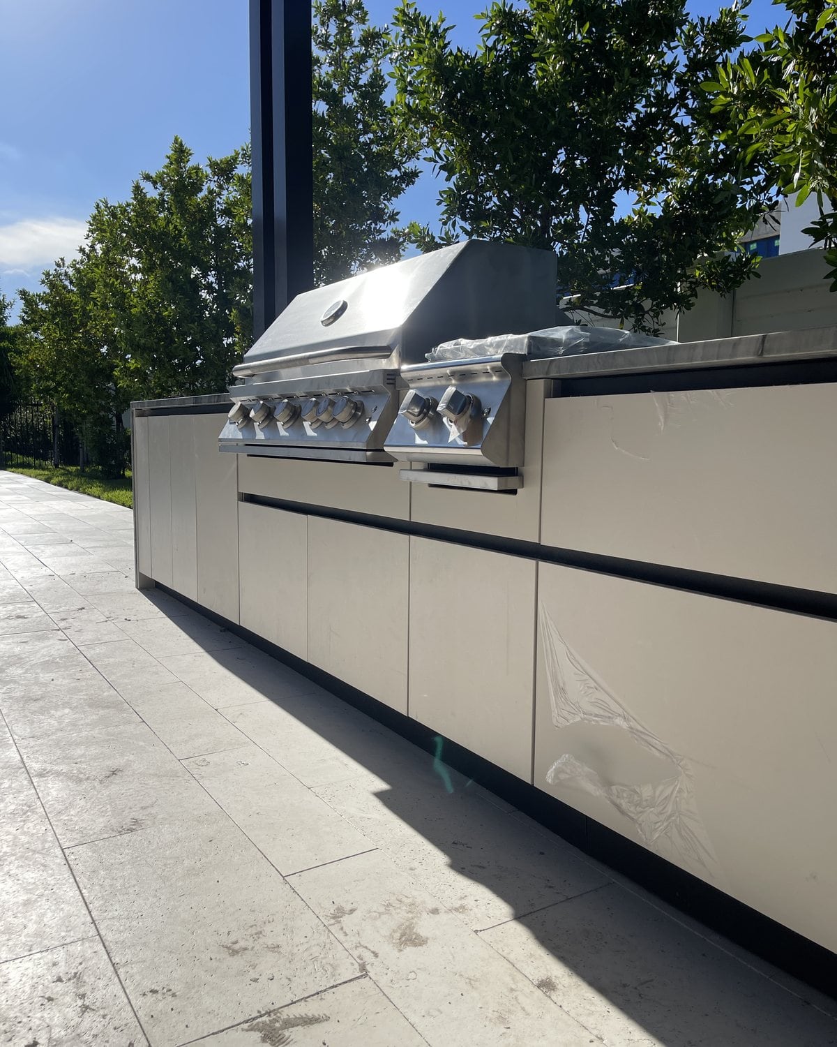 LANDIIN design study: bone outdoor kitchen run with built-in grill and side burner